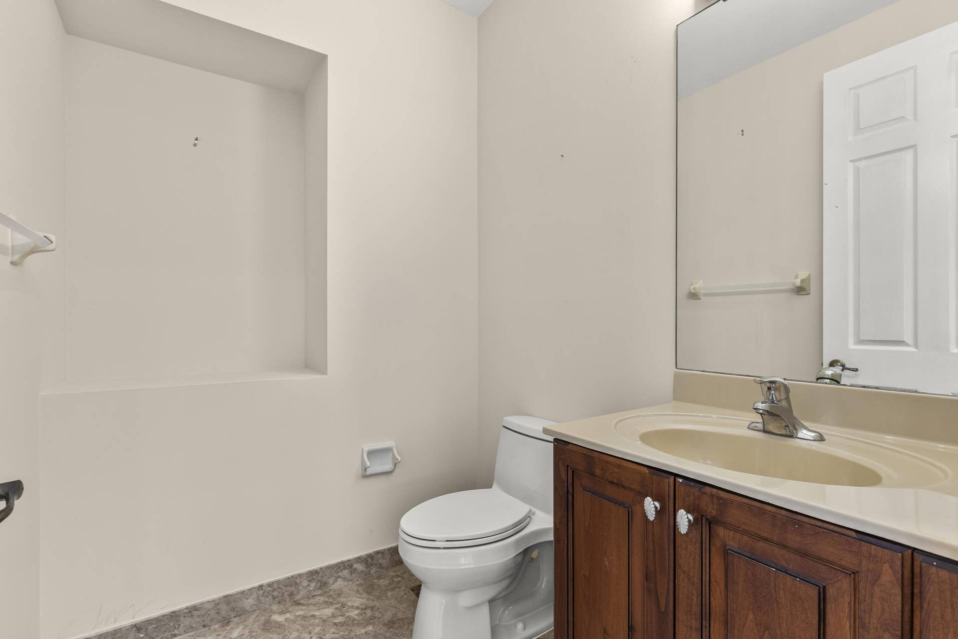 6966 Great Falls Circle, Boynton Beach, FL 33437 1st Floor Half Bathroom