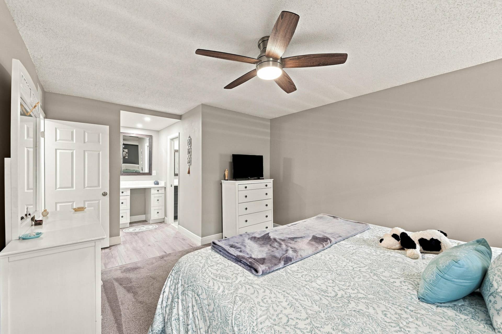 4629 POINCIANA Street, #304, Lauderdale By The Sea, FL 33308 16_stl_2473_with_tv
