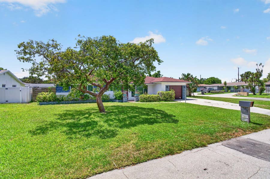 Property photo for 200 NE 28TH Terrace, Boca Raton, FL