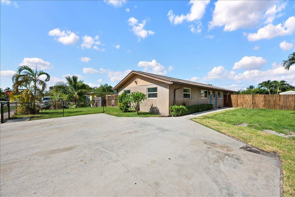 260 JENNINGS Avenue, #262, Greenacres, Greenacres, FL 33463 02-LUX_4532