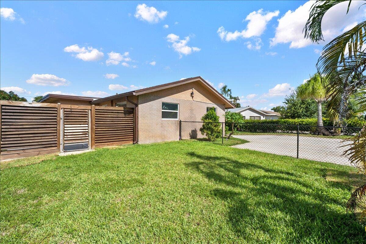 260 JENNINGS Avenue, #262, Greenacres, Greenacres, FL 33463 03-LUX_4547