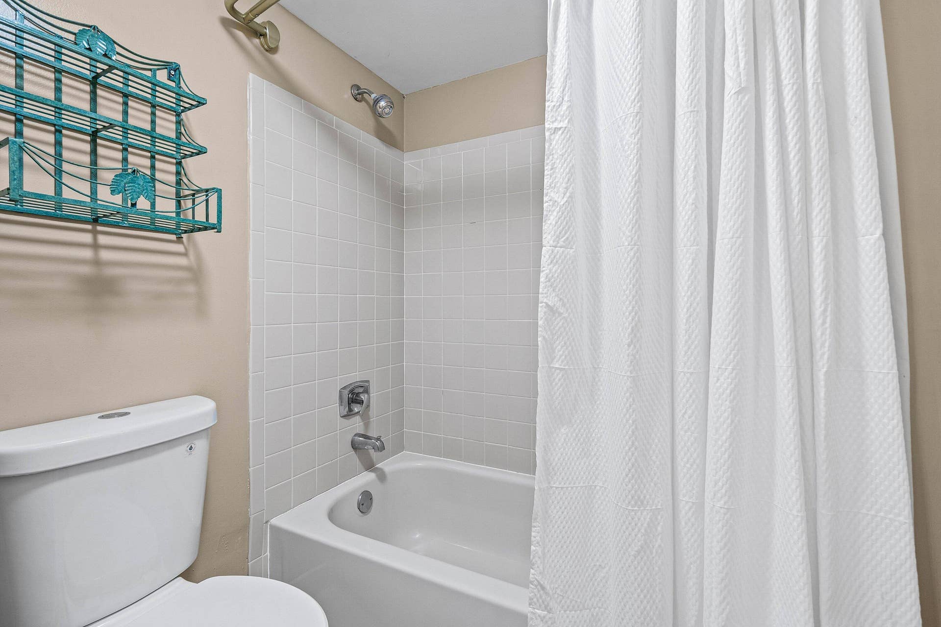 7754 Courtyard Run W, Boca Raton, FL 33433 Guest Bathroom