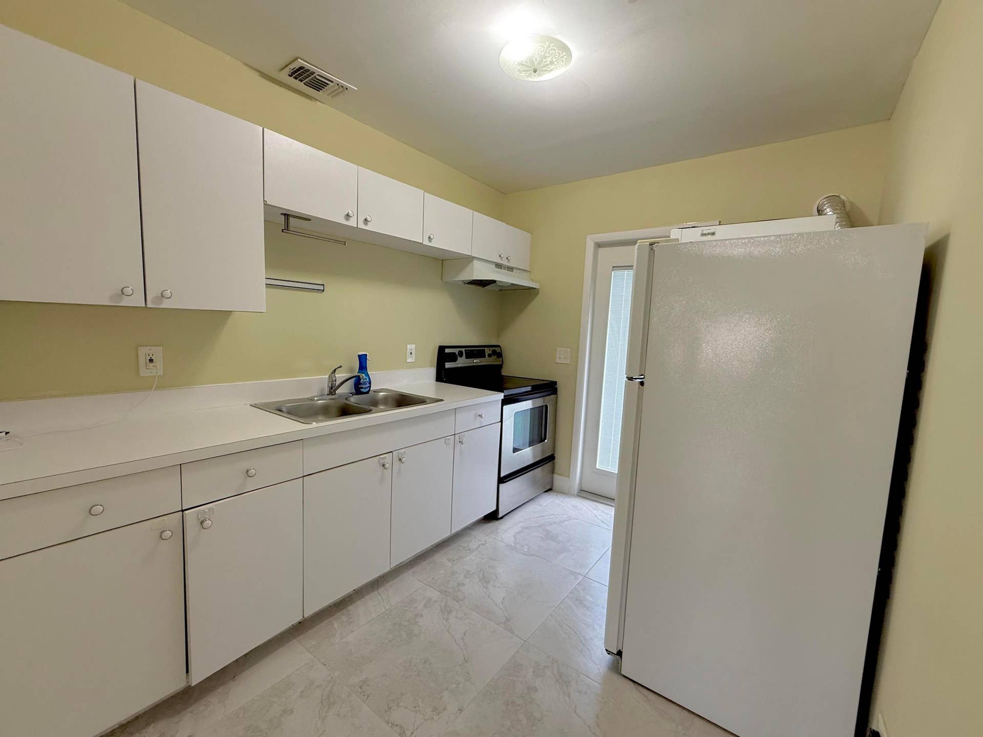 Kitchen / Laundry