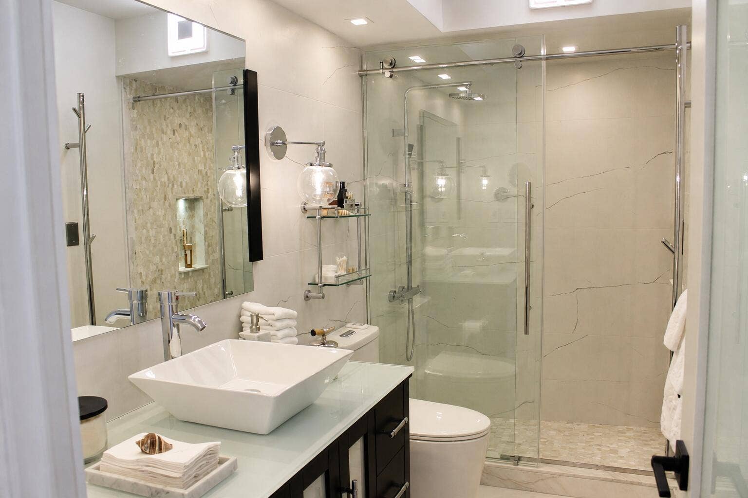 4300 N OCEAN Boulevard, #15D, Fort Lauderdale, Fort Lauderdale, FL 33308 Bathroom
