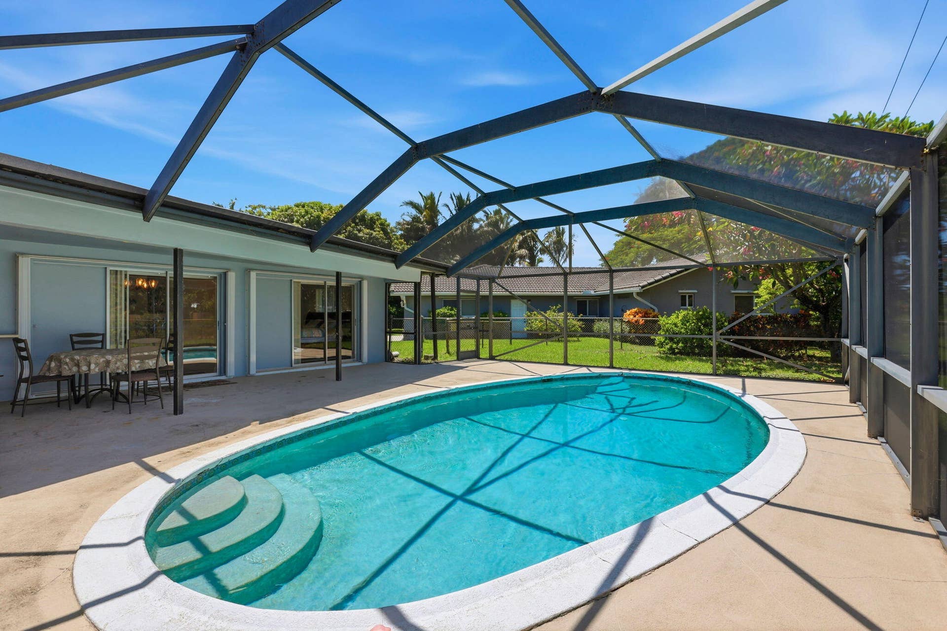 115 Orchard Ridge Lane, Boca Raton, FL 33431 Screen enclosed patio/pool