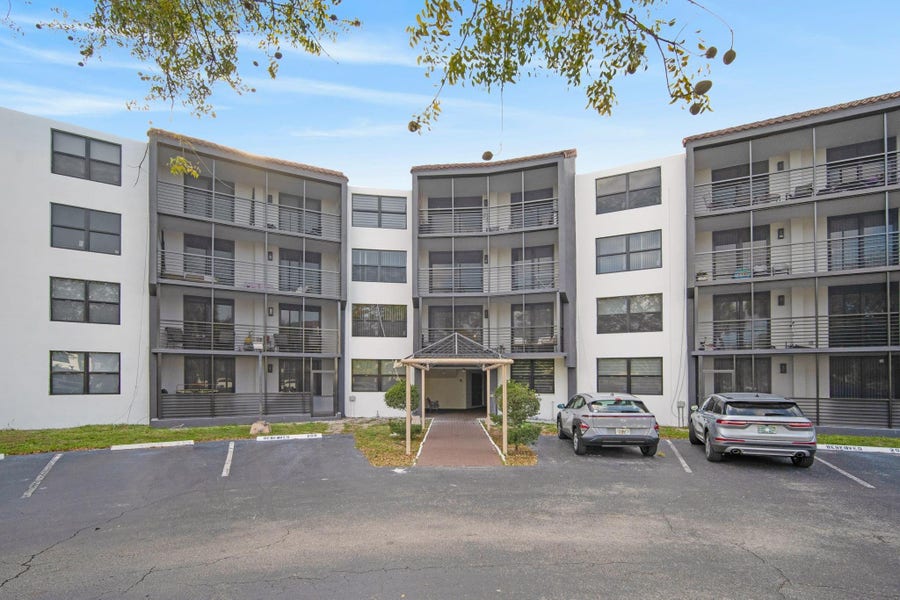 Property photo for 3900 N HILLS Drive, #306, Hollywood, FL