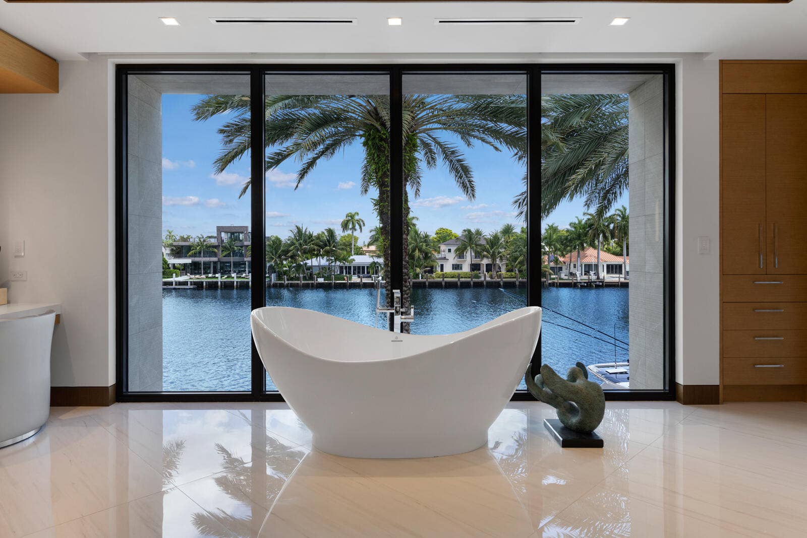 200 Fiesta Way, Fort Lauderdale, FL 33301 22. 7T6A9176-MLS