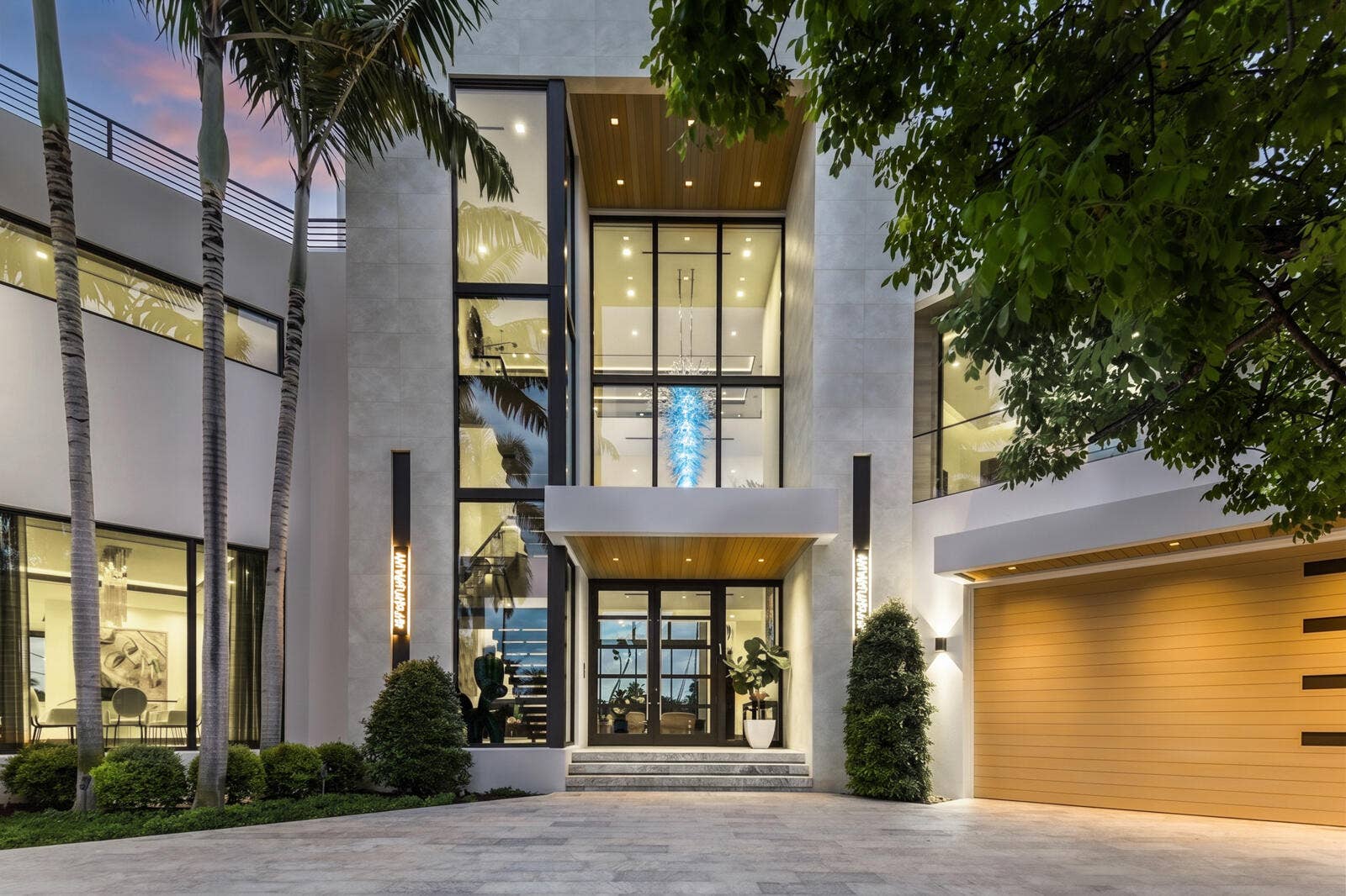 200 Fiesta Way, Fort Lauderdale, FL 33301 2. 7T6A0667-MLS