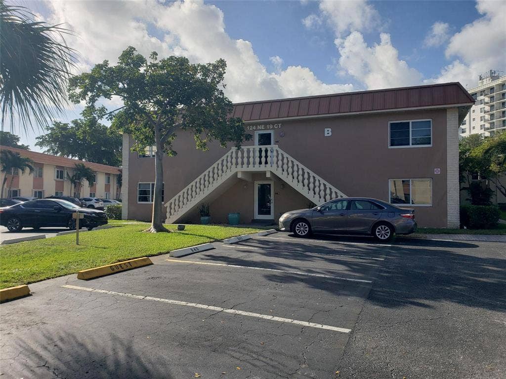 124 NE 19TH Court, #111B, Wilton Manors, FL 33305 pic1