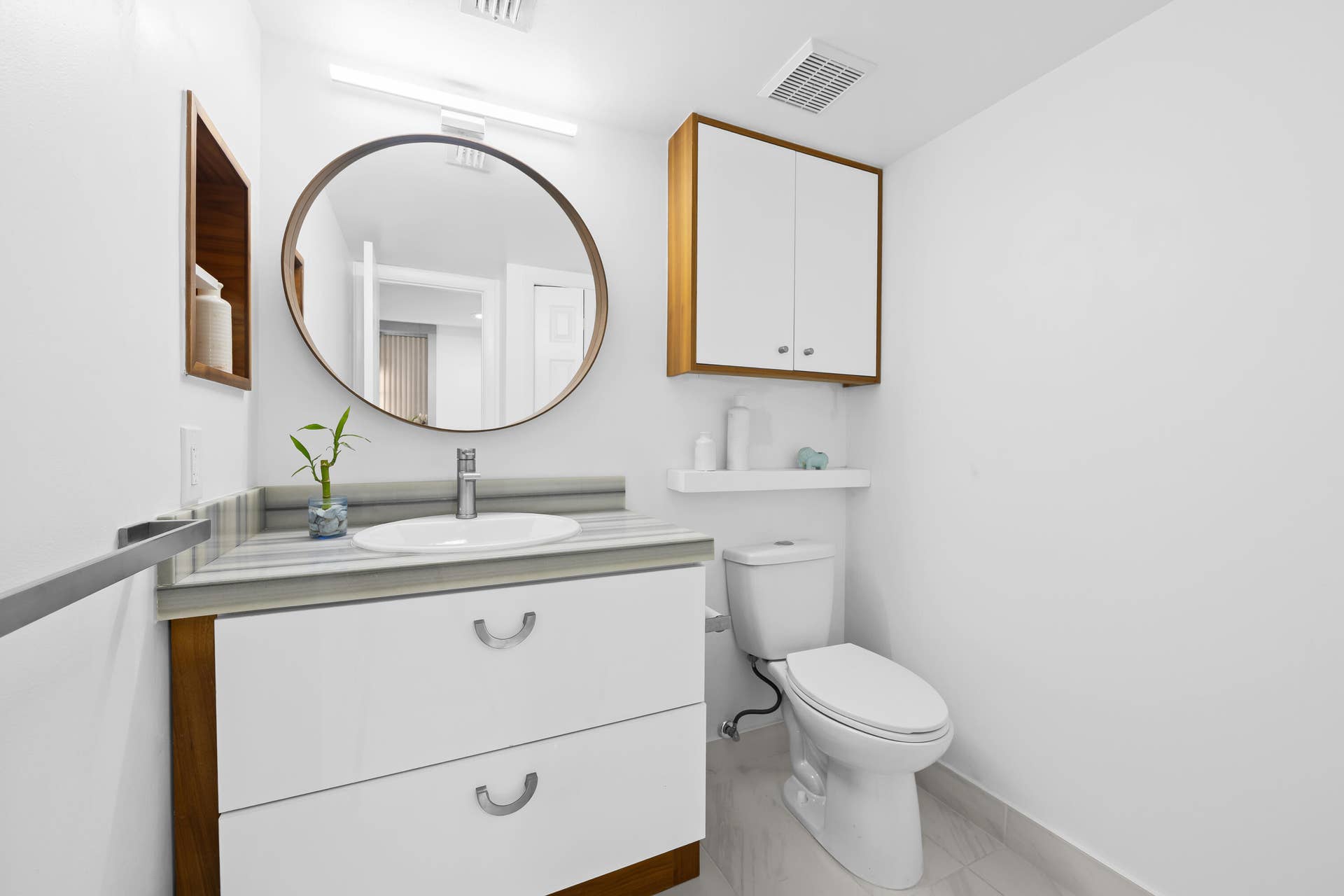 491 RACQUET CLUB Road, #106, Weston, FL 33326 1/2 Bathroom