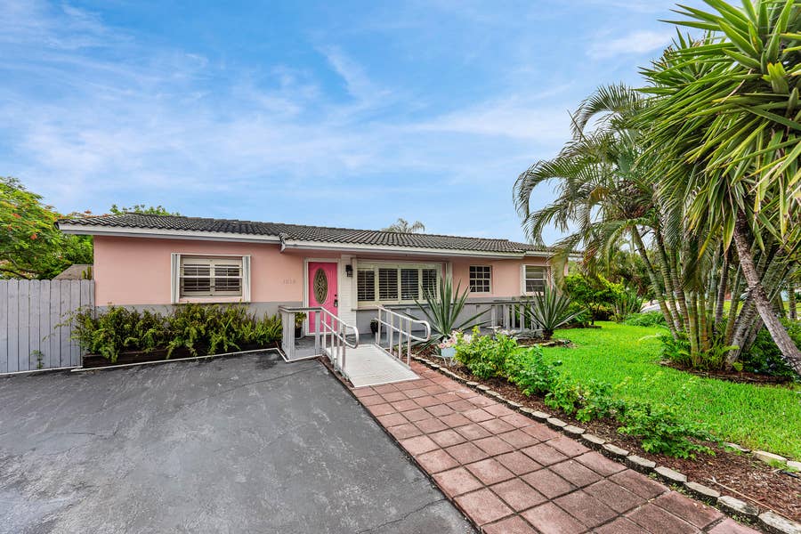 Property photo for 1010 SW 6TH Avenue, Deerfield Beach, FL