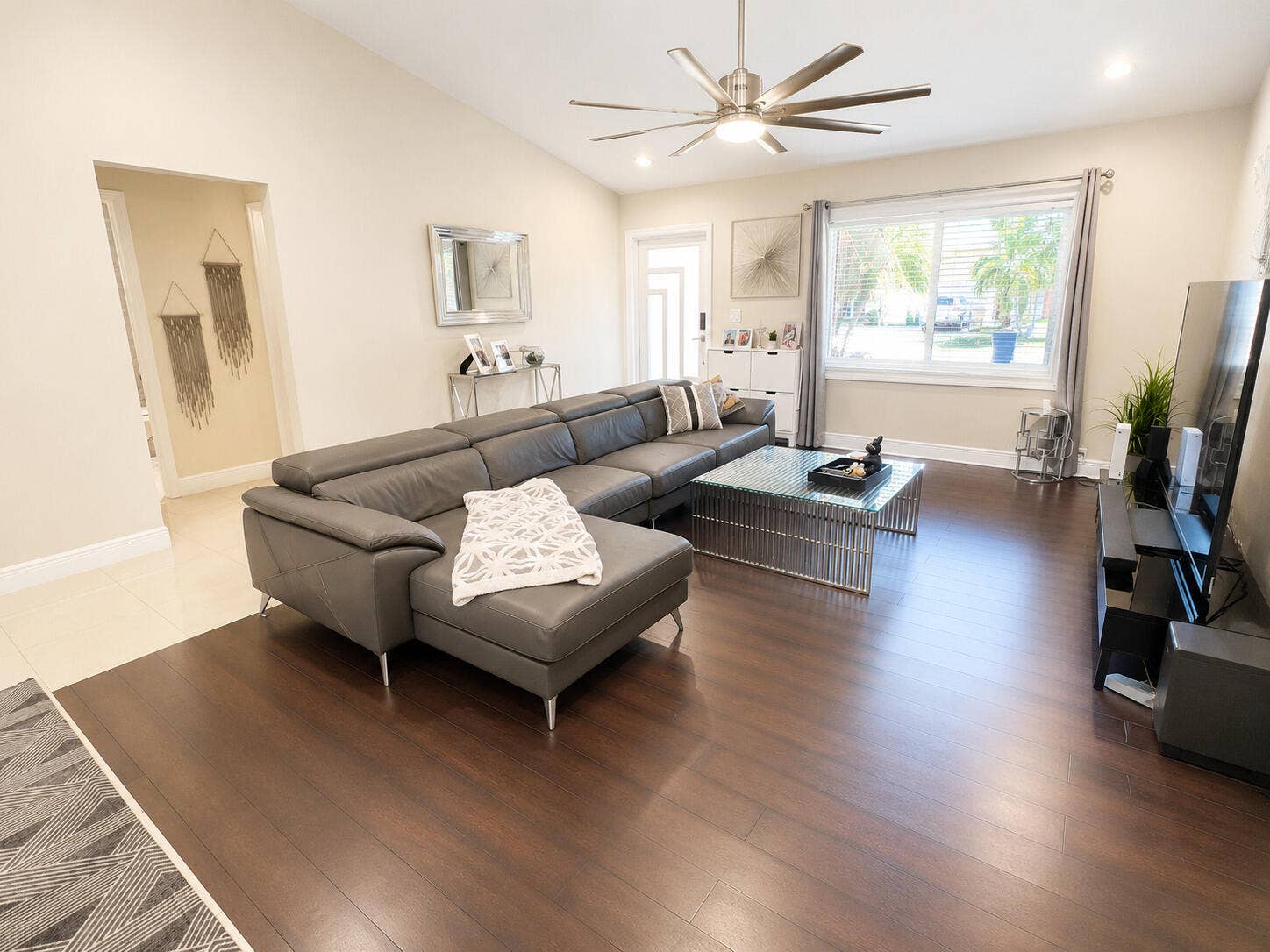 10601 NW 7TH Place, Coral Springs, FL 33071 living room