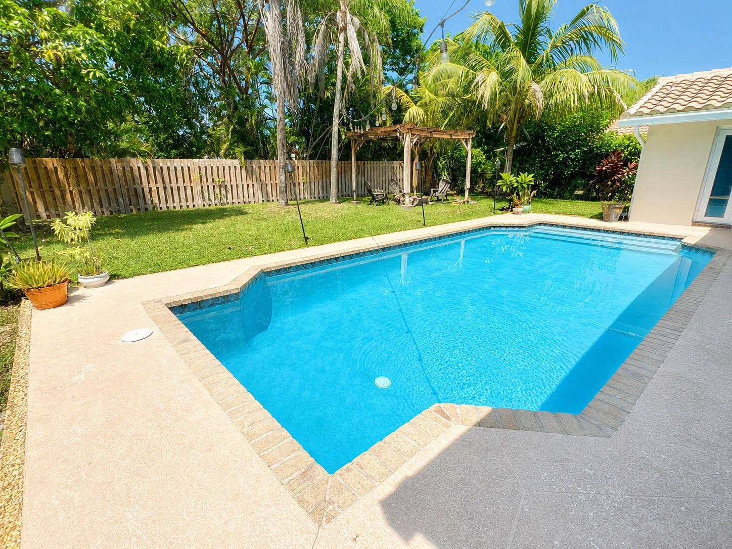 10601 NW 7TH Place, Coral Springs, FL 33071 pool