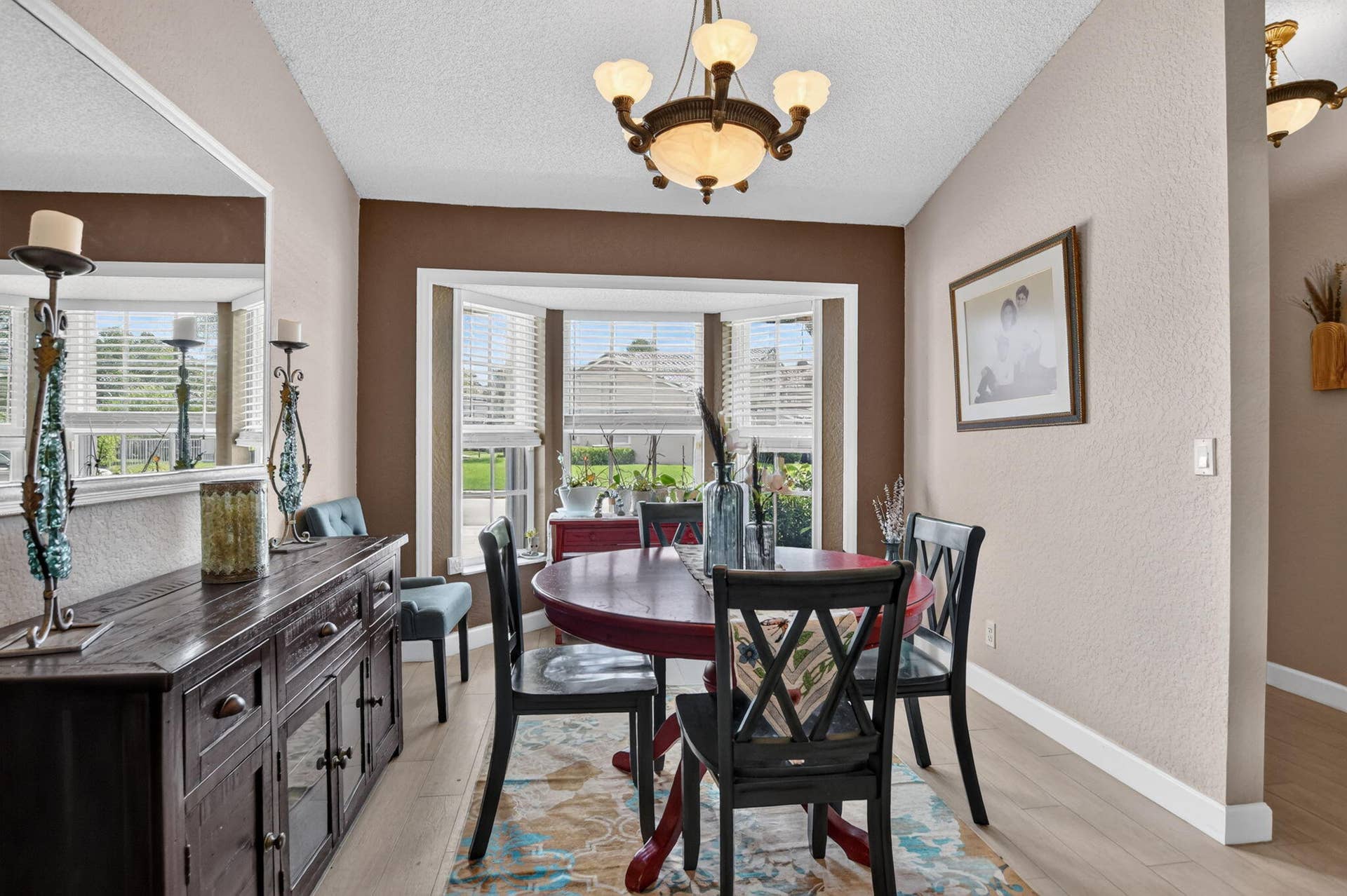 11-11241 Coral Reef Dining Room View