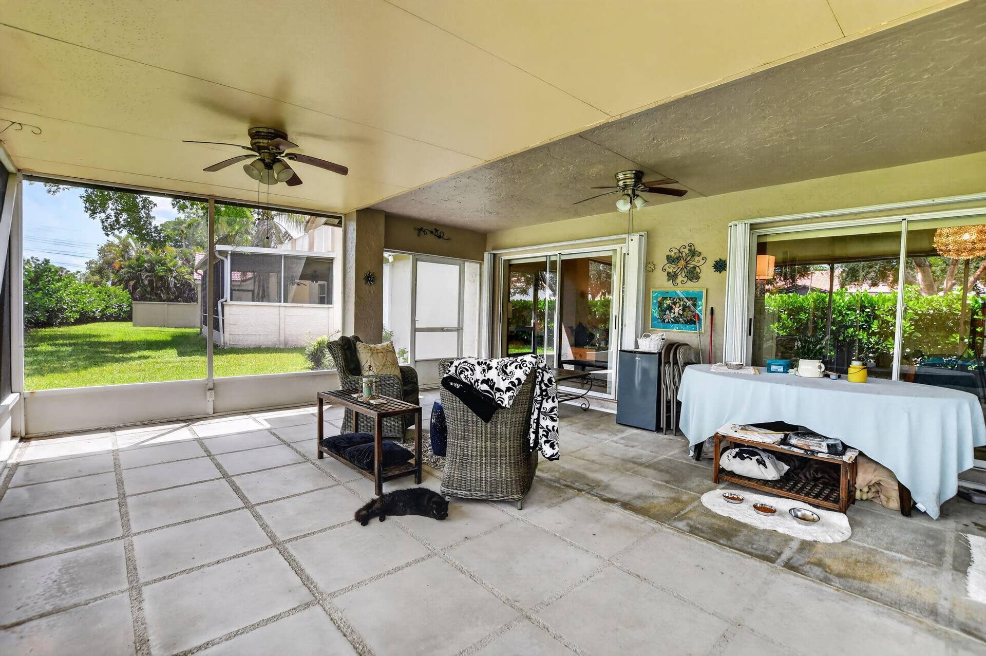 39-11241 Coral Reef Screened Patio