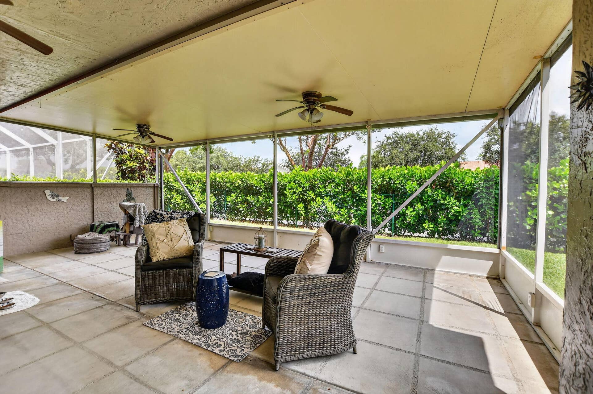 38-11241 Coral Reef Screened Patio