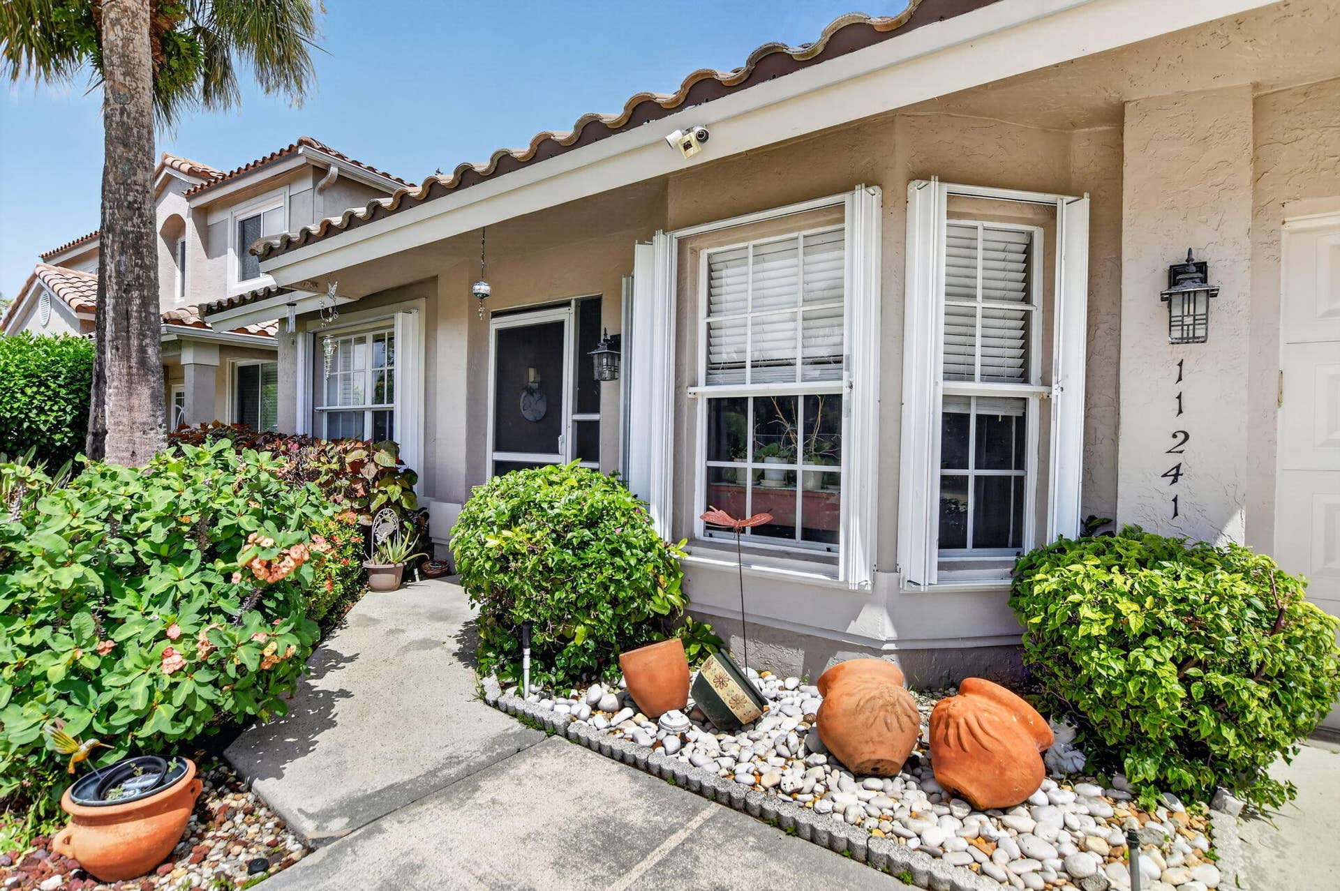 4-11241 Coral Reef Entry