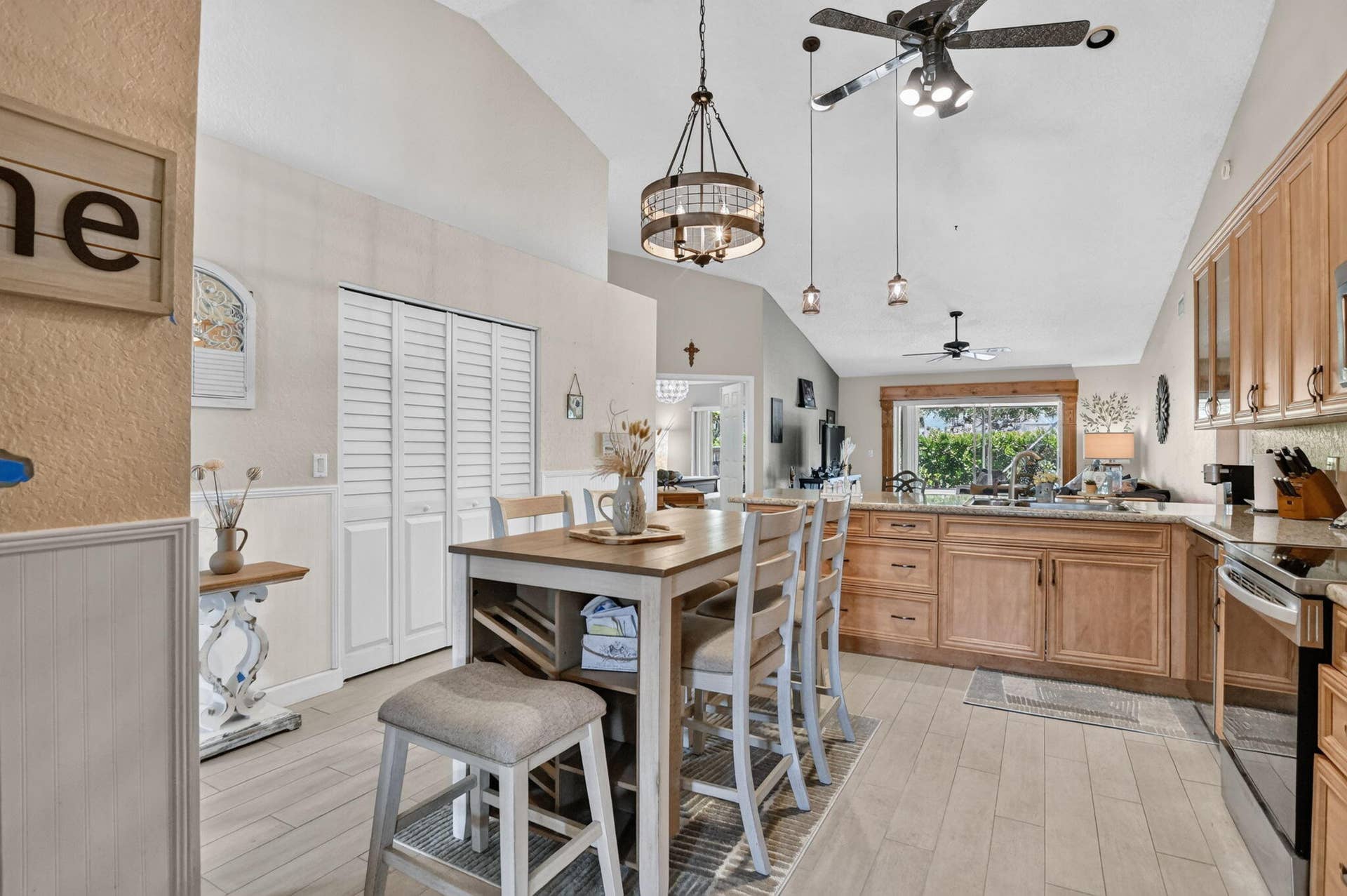 12-11241 Coral Reef Kitchen View