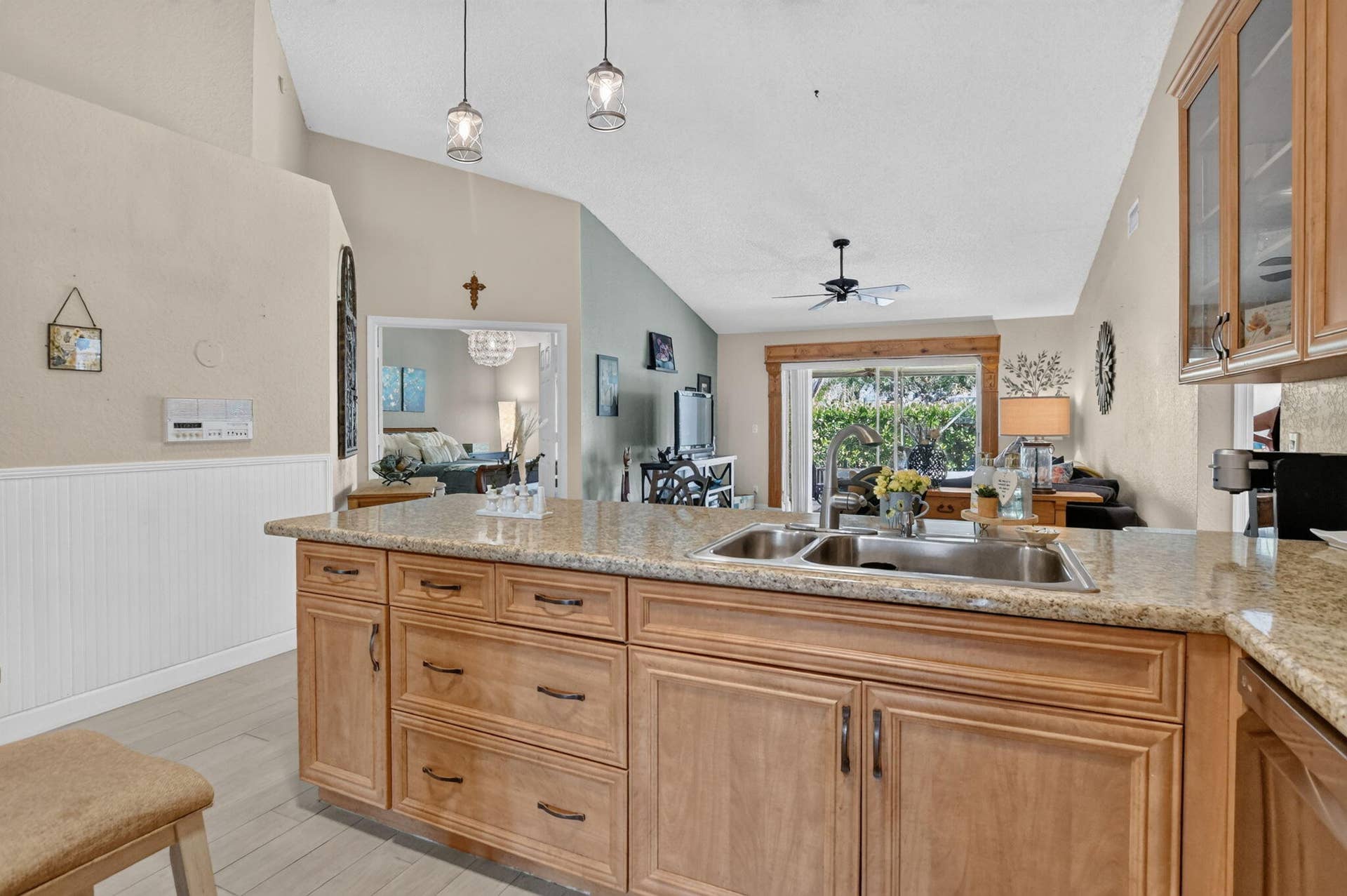 14-11241 Coral Reef Kitchen-