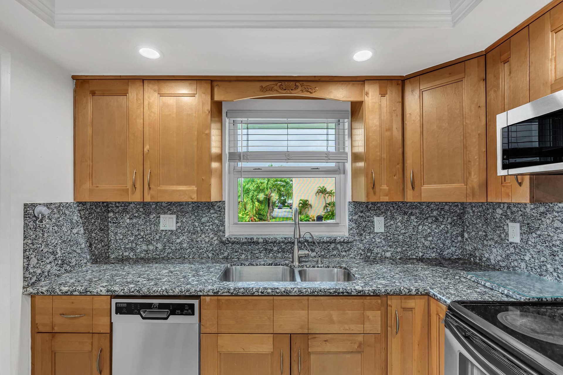 651 PINE Drive, #204, Pompano Beach, FL 33060 9_3j6a9590