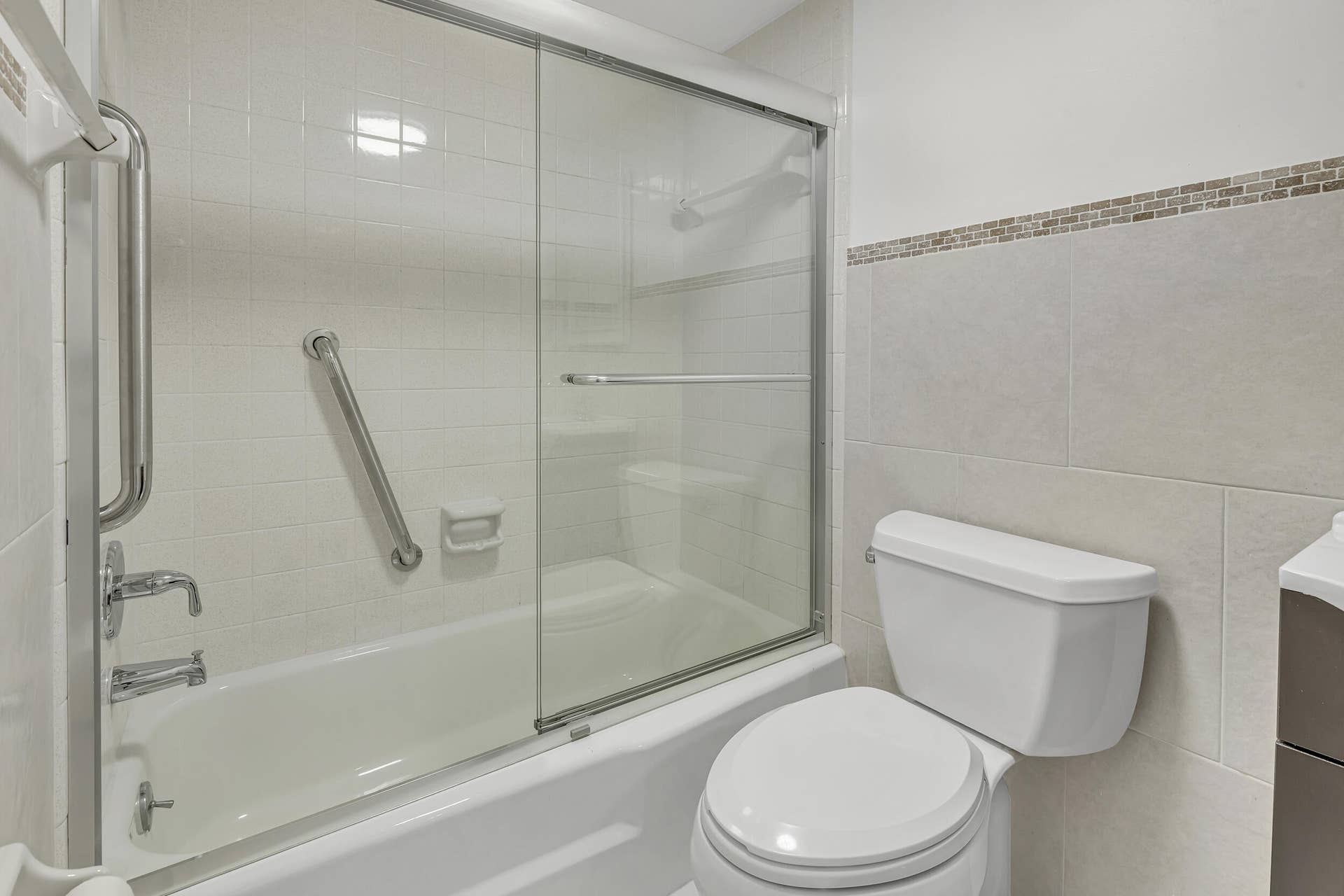 651 PINE Drive, #204, Pompano Beach, FL 33060 23_3j6a9644