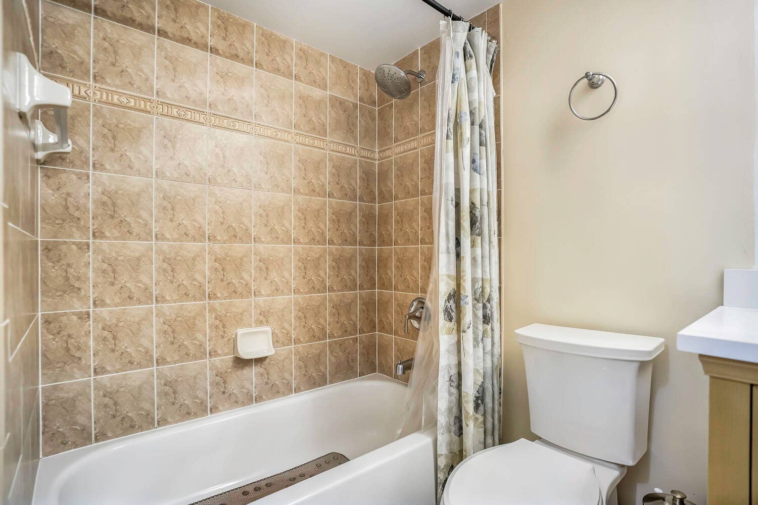 609 E SHERIDAN Street, #208, Dania Beach, FL 33004 DSC02405