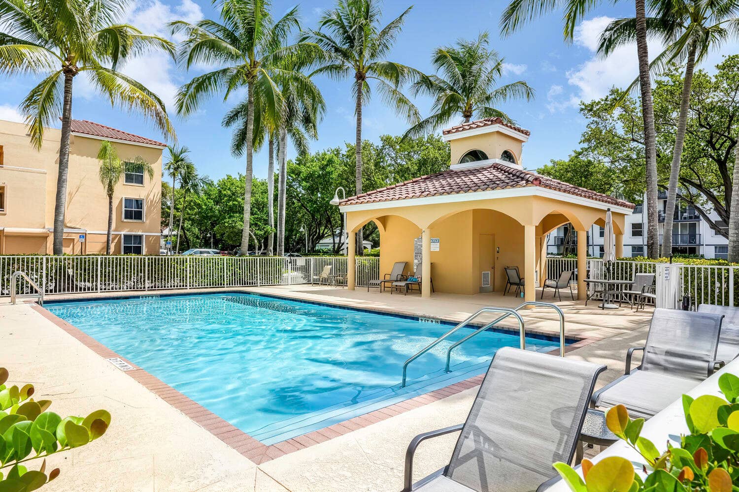 609 E SHERIDAN Street, #208, Dania Beach, FL 33004 DSC02492_V2