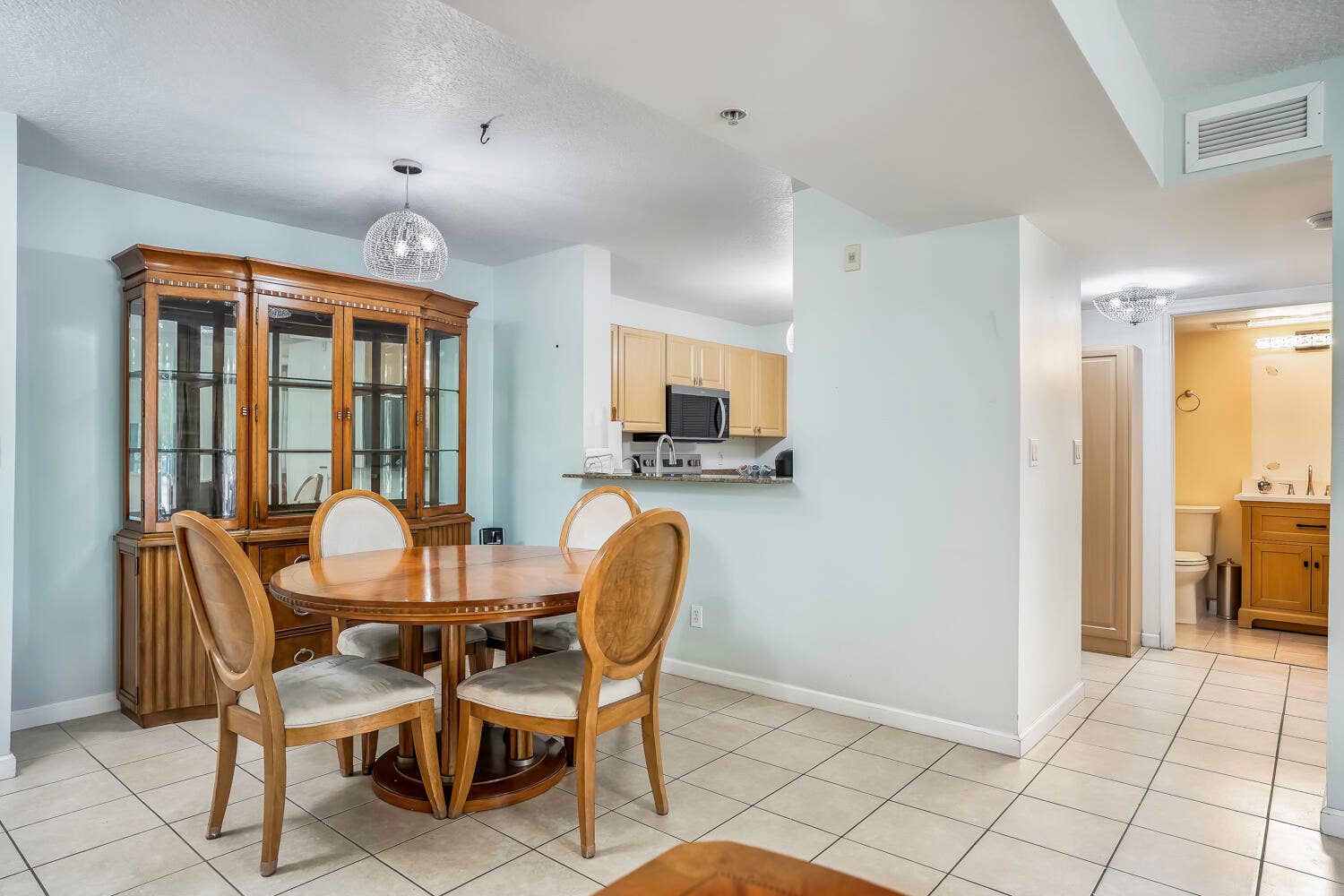 609 E SHERIDAN Street, #208, Dania Beach, FL 33004 DSC02456