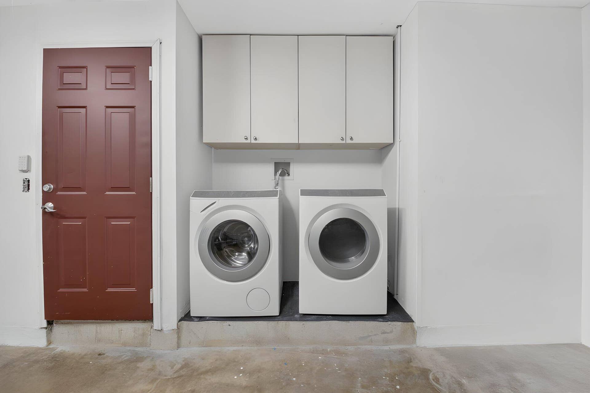 663 DEER CREEK HOLLOWS Circle, Deerfield Beach, FL 33442 Meile newer washer and dryer.