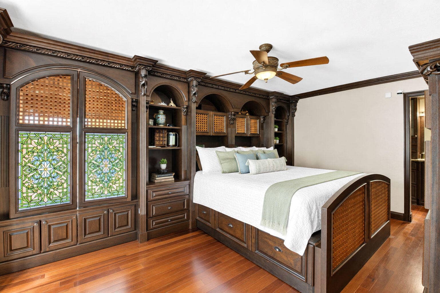 663 DEER CREEK HOLLOWS Circle, Deerfield Beach, FL 33442 Fall in love in your oversized primary suite featuring true hardwood flooring.