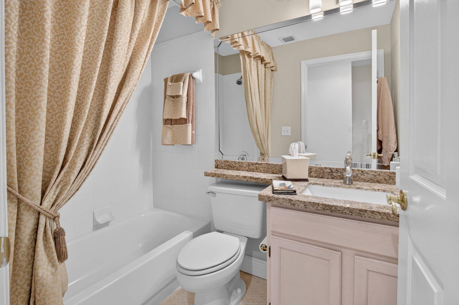 13275 ROYALE SABAL Court, Delray Beach, FL 33484 Bath 2