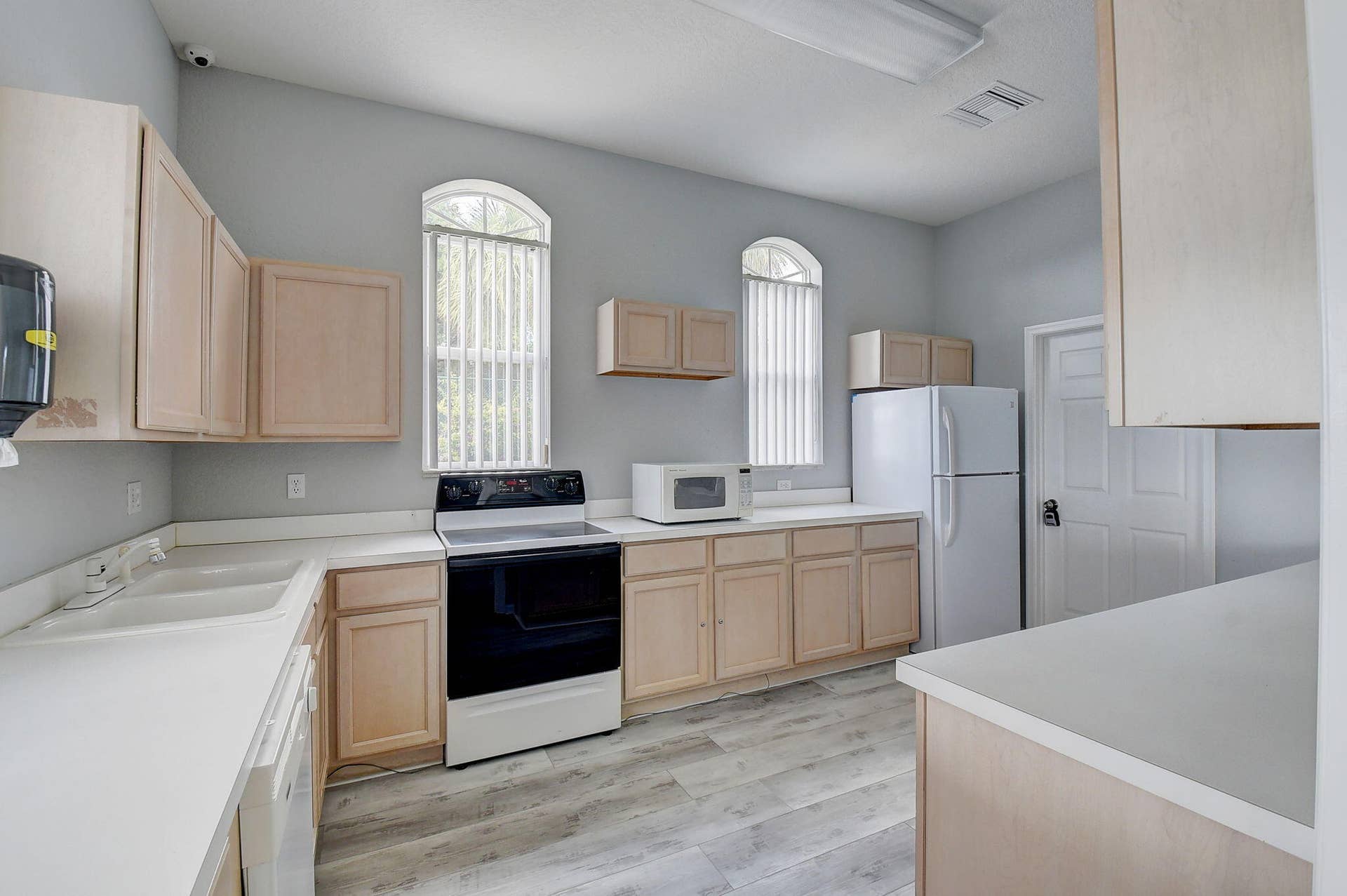 13275 ROYALE SABAL Court, Delray Beach, FL 33484 Clubhouse kitchen