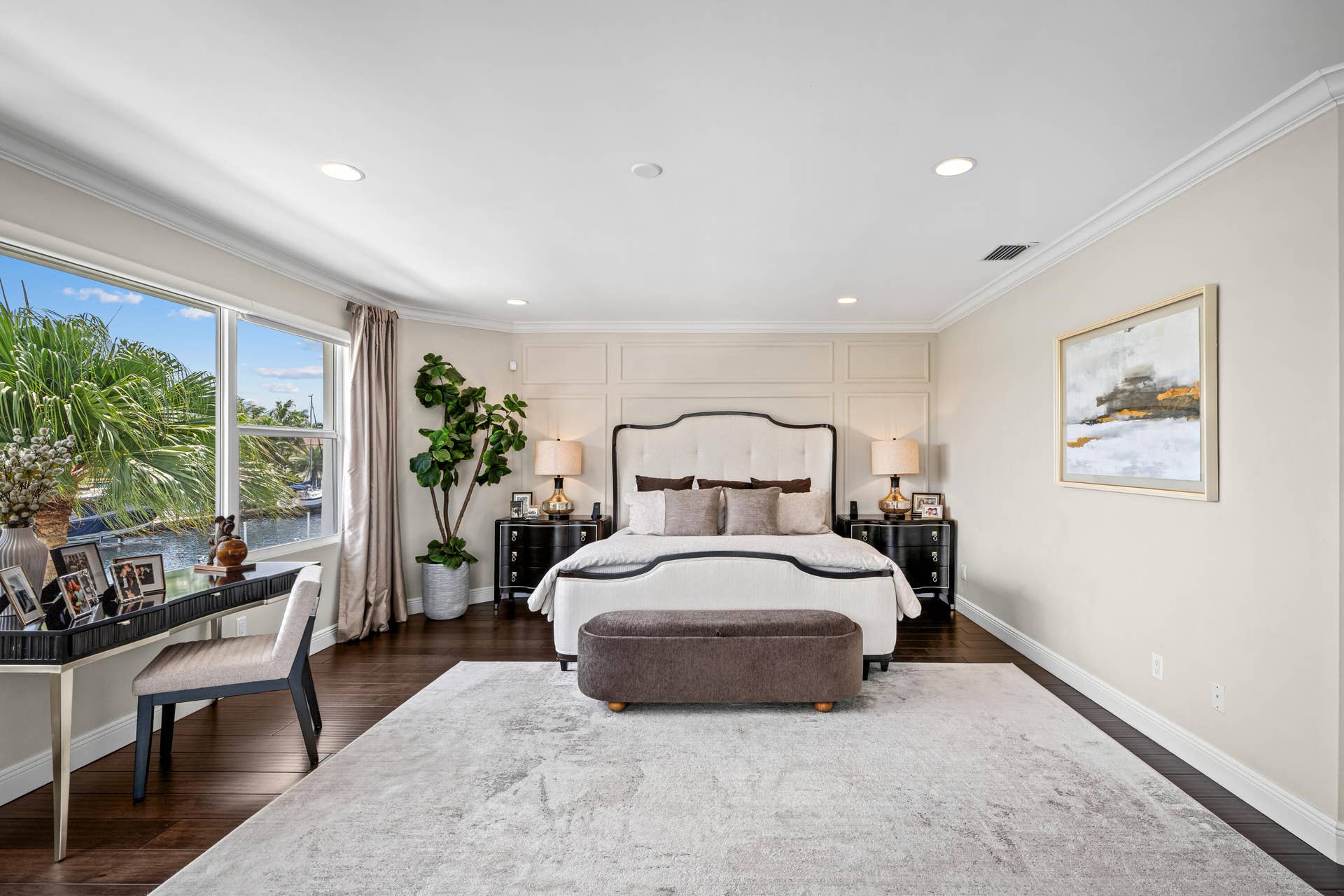 PRIMARY_BEDROOM_STRAIGHT