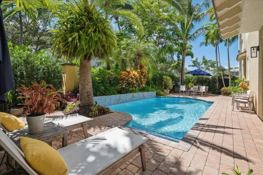 Property photo for 608 NE 11th Avenue, Fort Lauderdale, FL