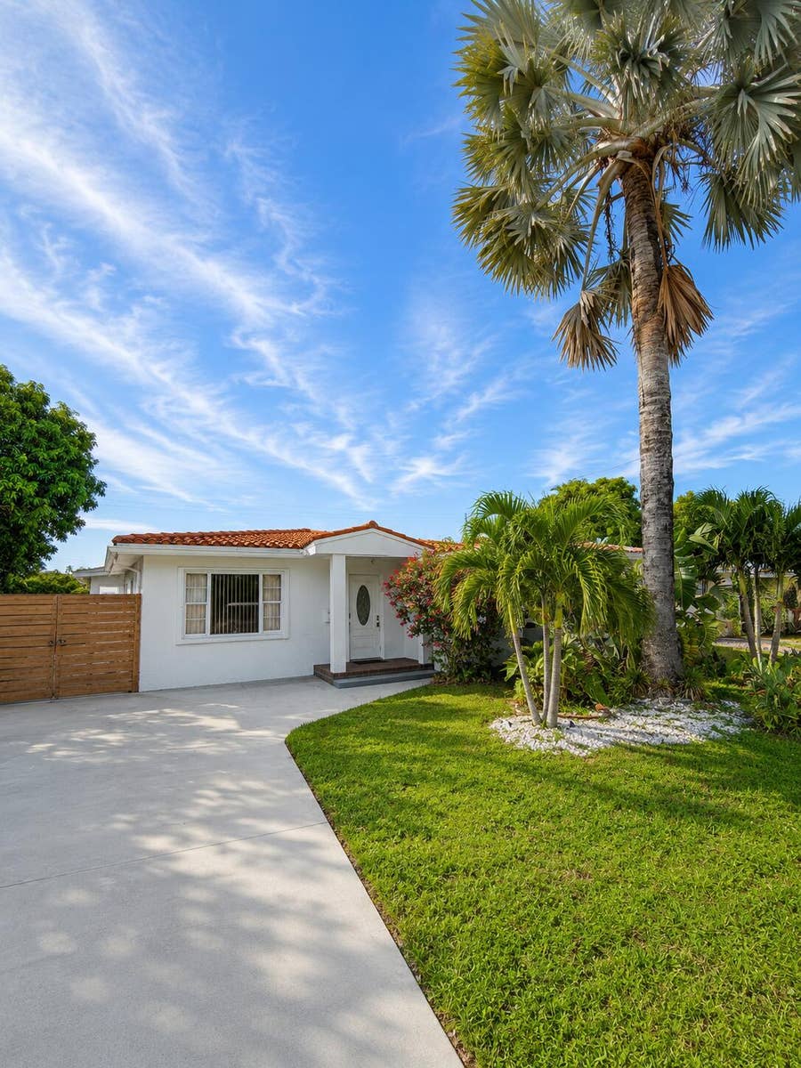 Property photo for 4730 NE 3rd Avenue, Oakland Park, FL