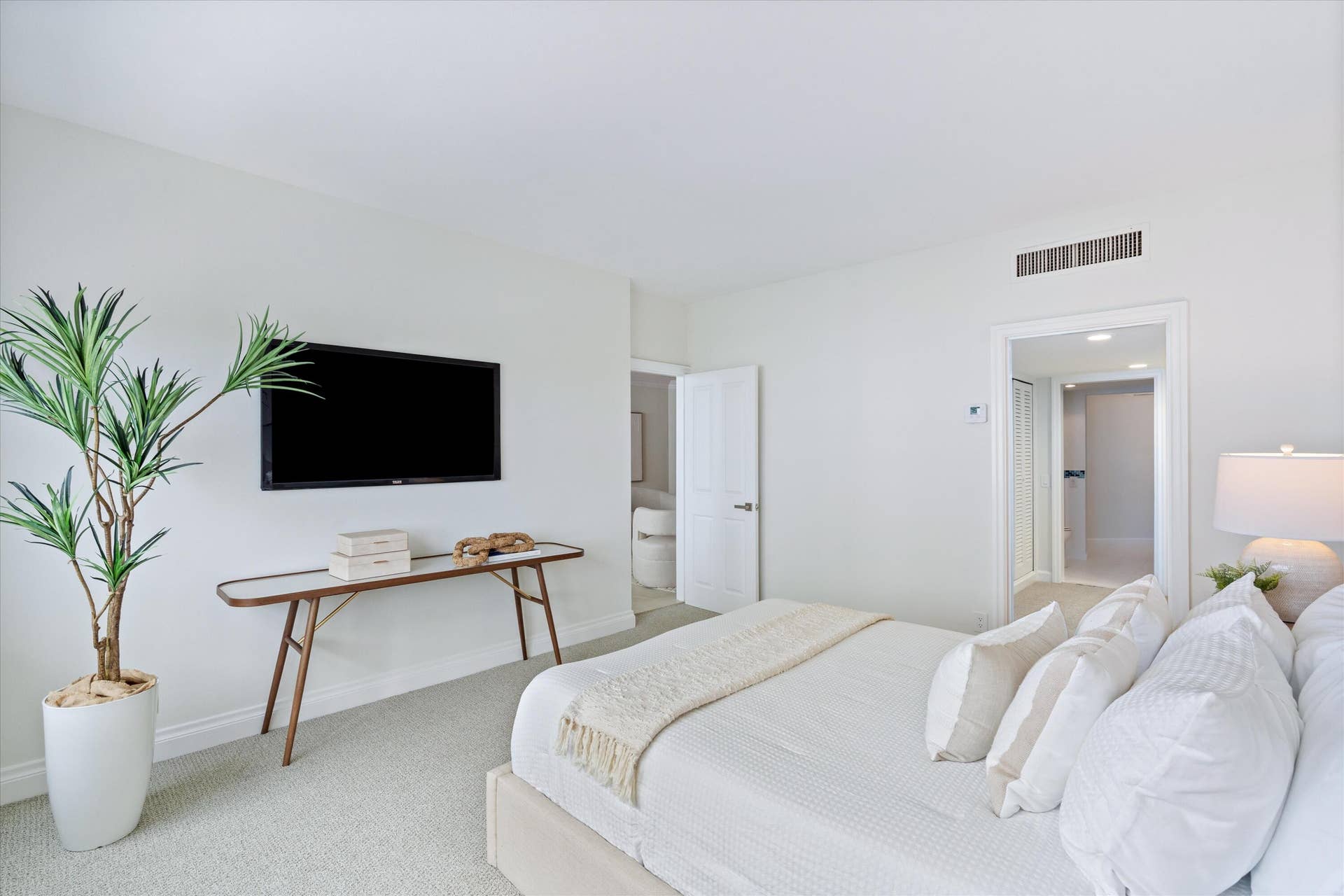 333 SUNSET Drive, #502, Fort Lauderdale, FL 33301 21-333 Sunset Drive Unit 502 Ft. Lauderd