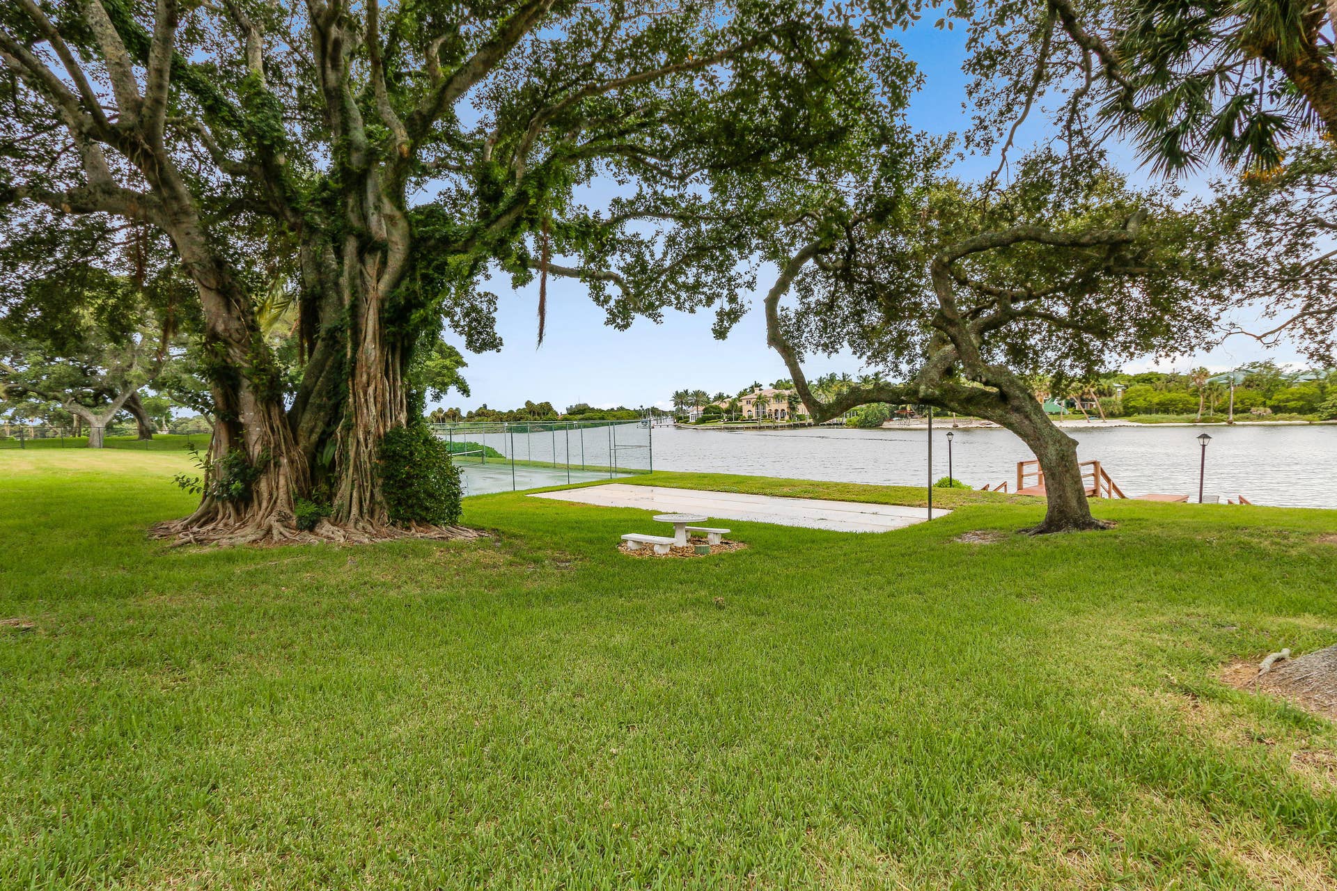 386 GOLFVIEW Road, #D, North Palm Beach, FL 33408 20171004020645105539000000-o