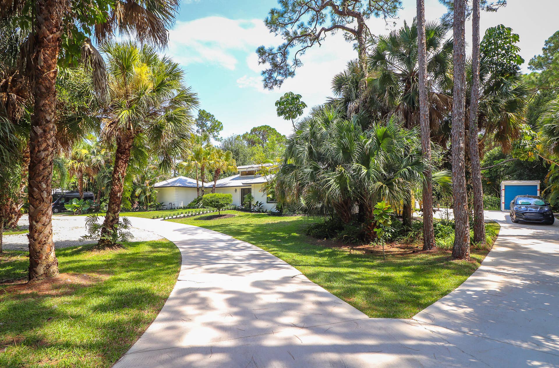 8166 150th Court N, Palm Beach Gardens, FL 33418 60-Driveway