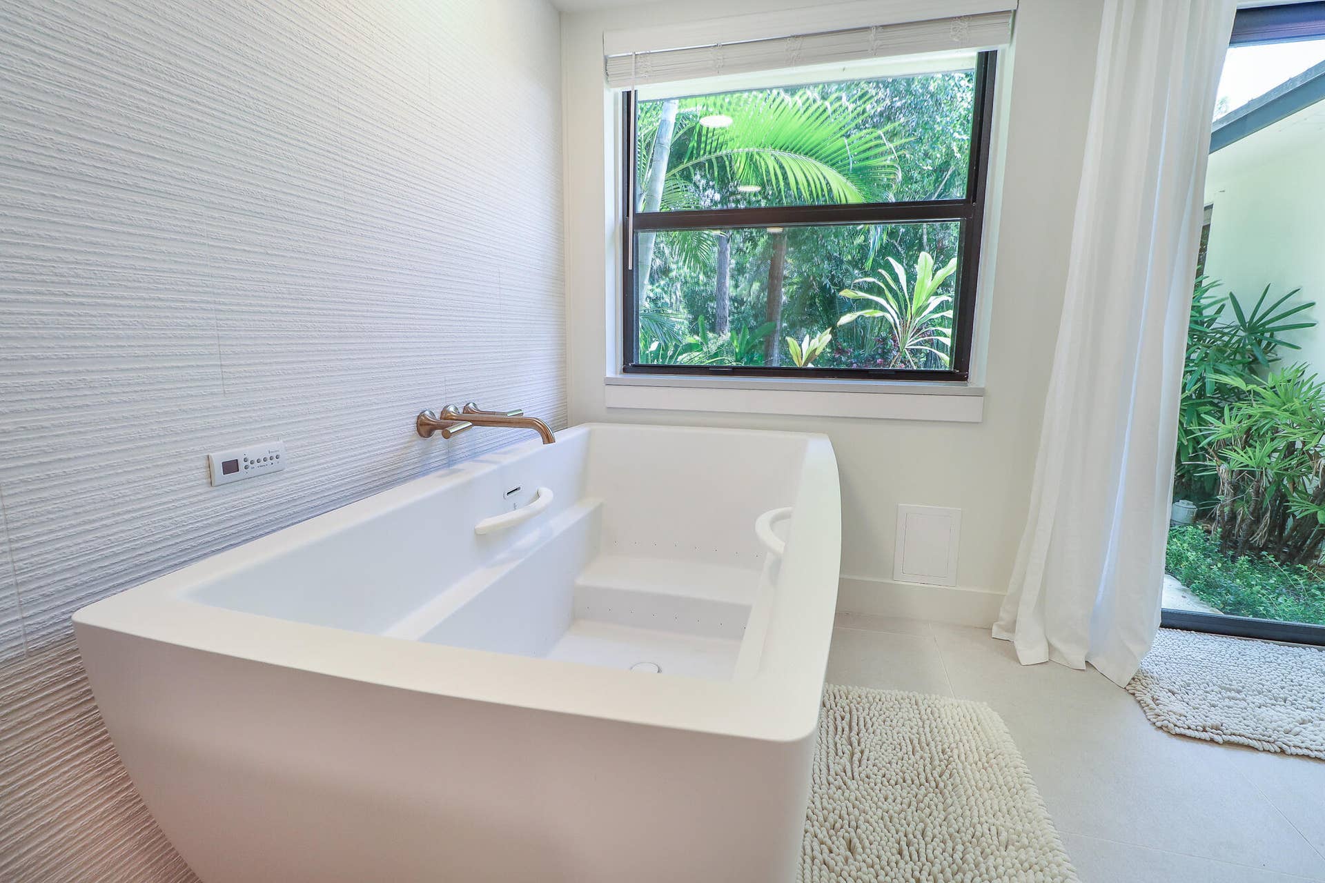 8166 150th Court N, Palm Beach Gardens, FL 33418 27-Master Bathroom