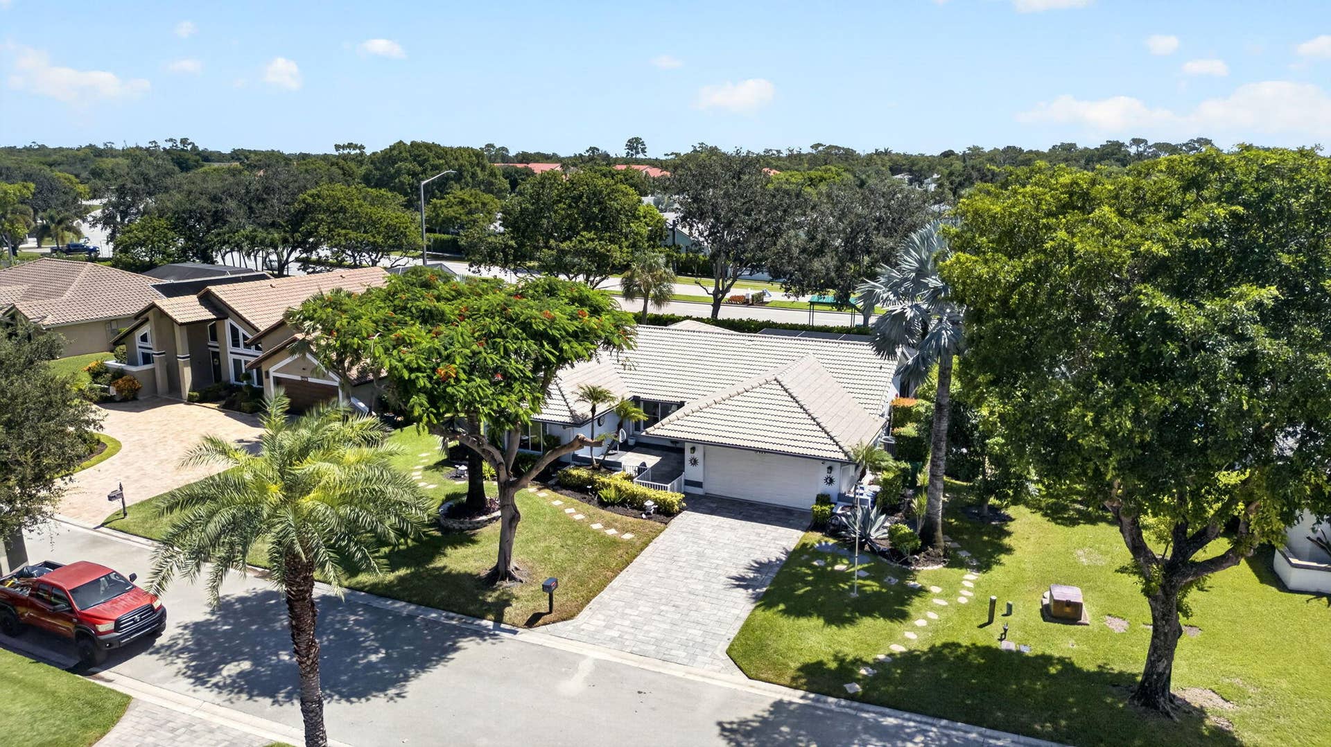 5417 NW 83rd Way, Coral Springs, FL 33067 52-web-or-mls-DJI_20260818114654_0160_D