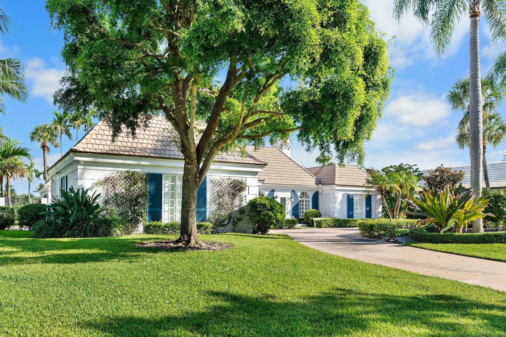 971 LAKE HOUSE Drive, North Palm Beach, FL 33408 losttree-10