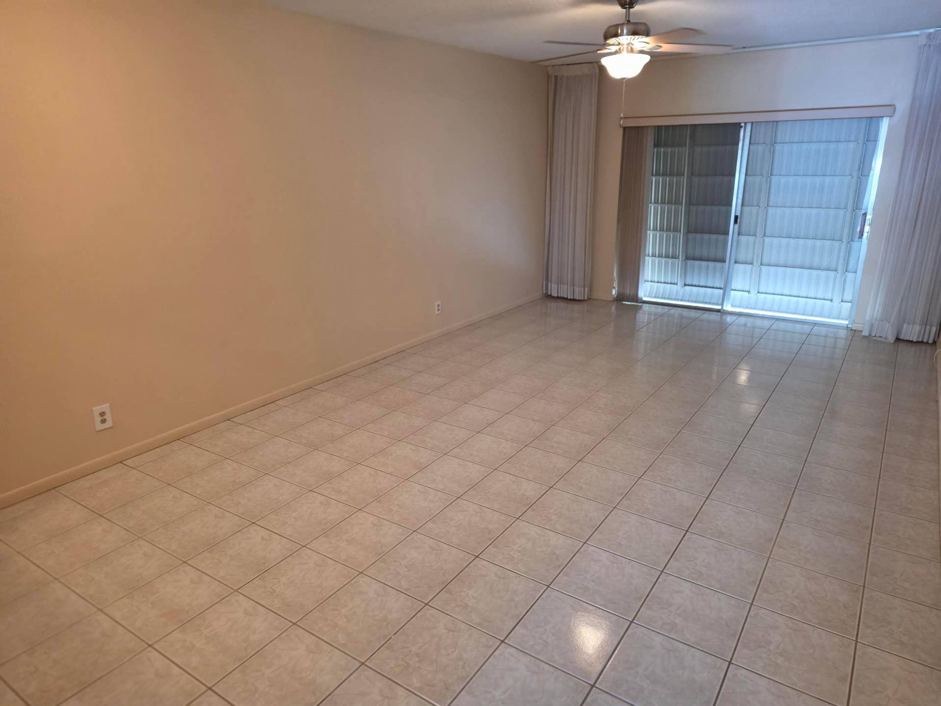 8590 CHEVY CHASE Drive, #130, Boca Raton, FL 33433 253210