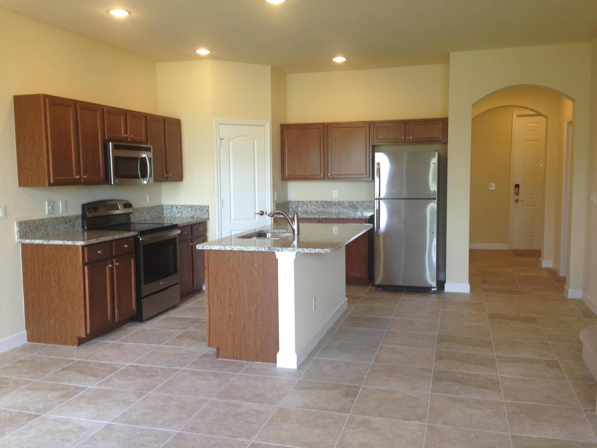 Kitchen 2.JPG