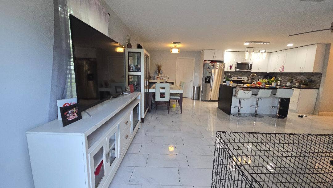 911 NE 58TH Street, Oakland Park, FL 33334 J7