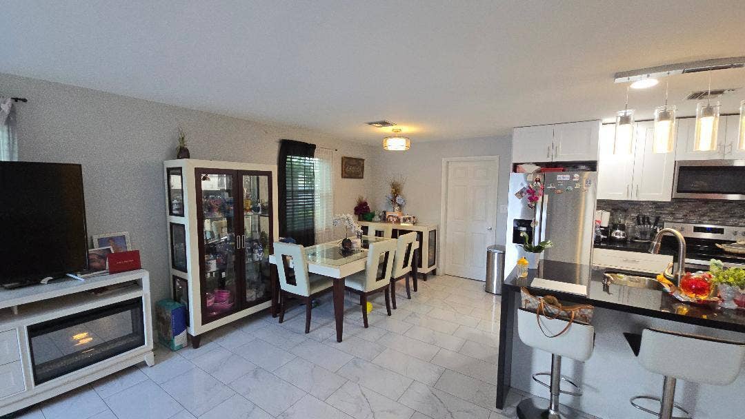 911 NE 58TH Street, Oakland Park, FL 33334 J8