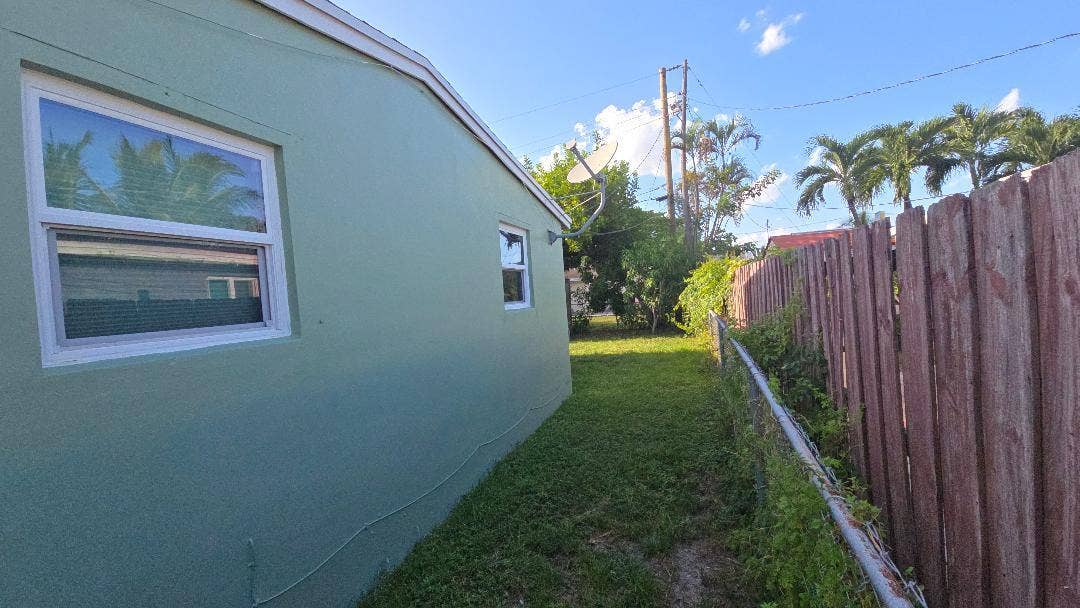 911 NE 58TH Street, Oakland Park, FL 33334 J19