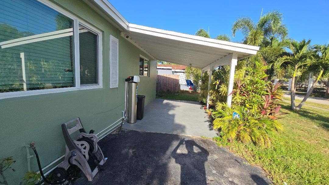 911 NE 58TH Street, Oakland Park, FL 33334 J4