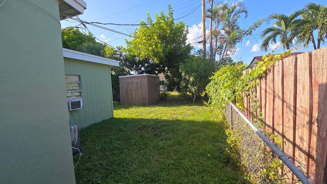 911 NE 58TH Street, Oakland Park, FL 33334 J18