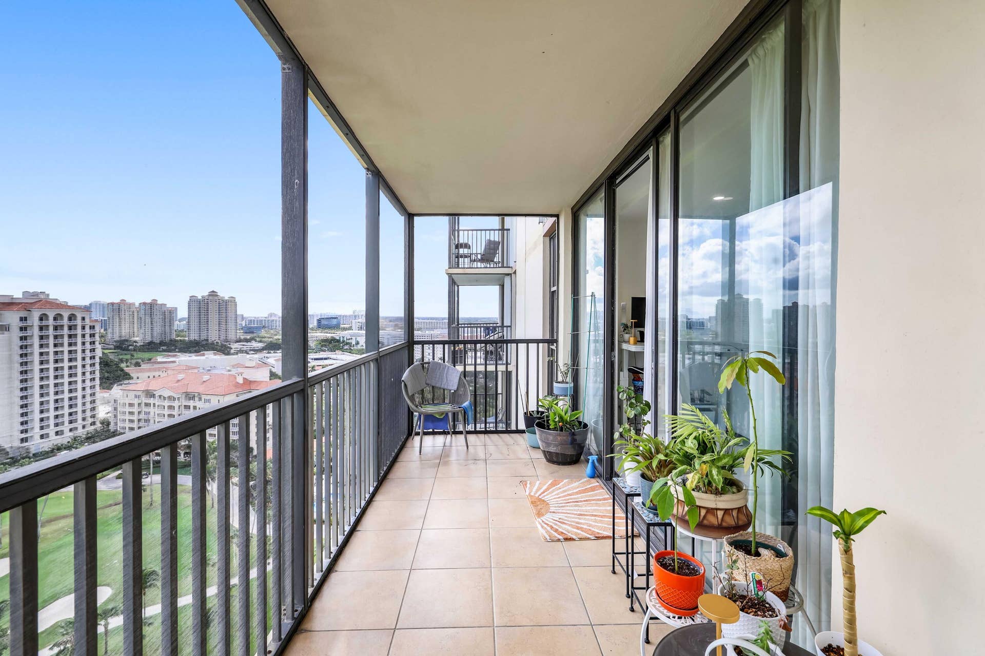 20335 W Country Club Drive, #2107, Aventura, FL 33180 20335 W Country Club Drive 2107 - 24