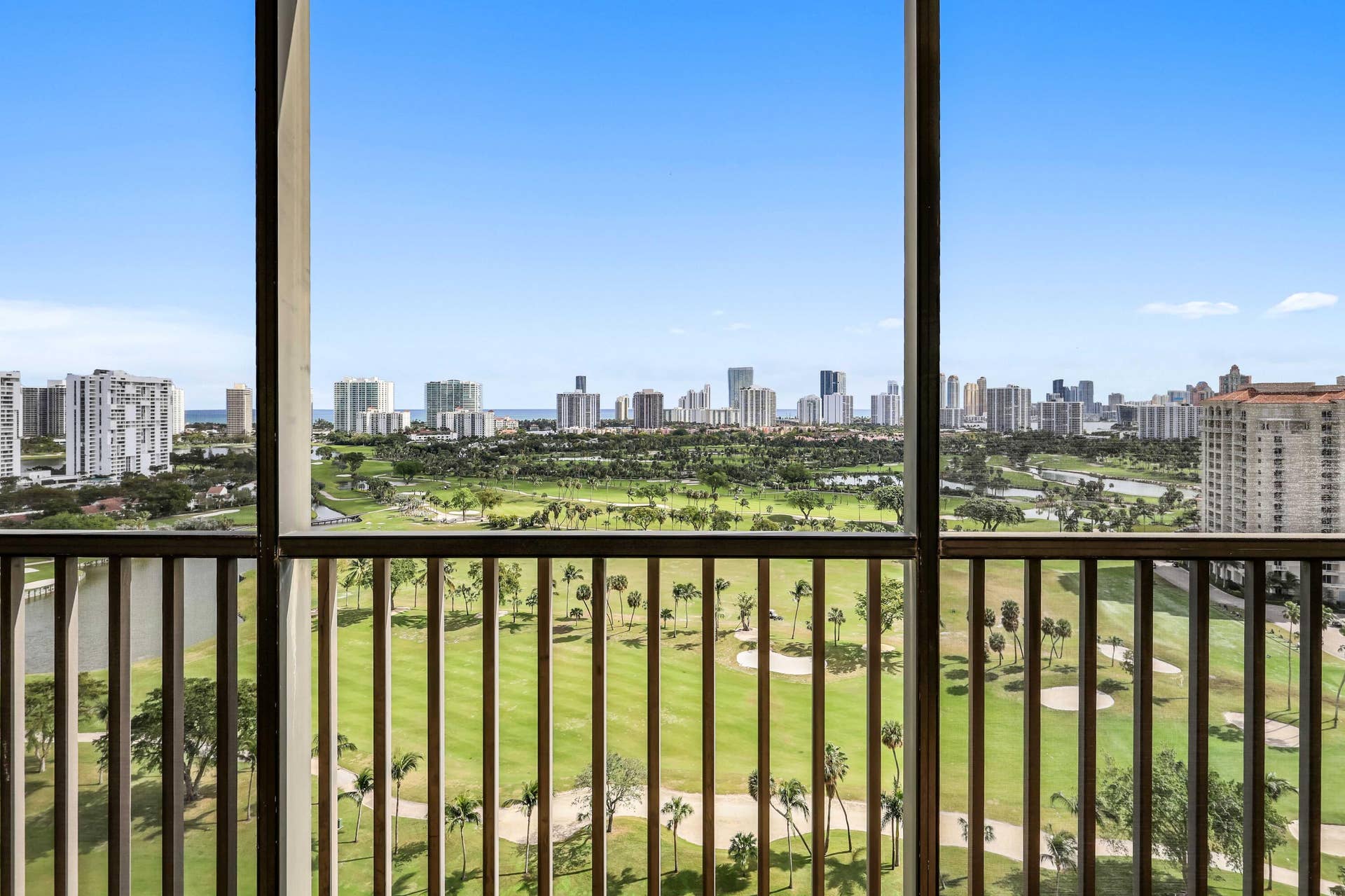 20335 W Country Club Drive, #2107, Aventura, FL 33180 20335 W Country Club Drive 2107 - 23